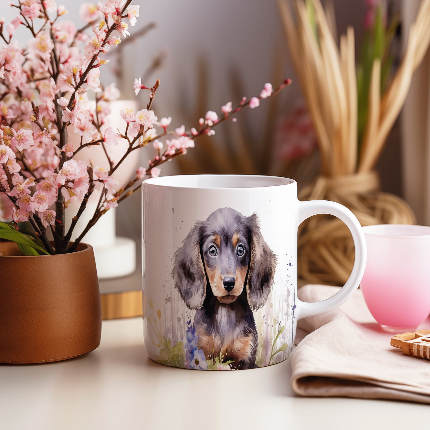 Hrnek s roztomilým dachshundem v květinovém stylu
