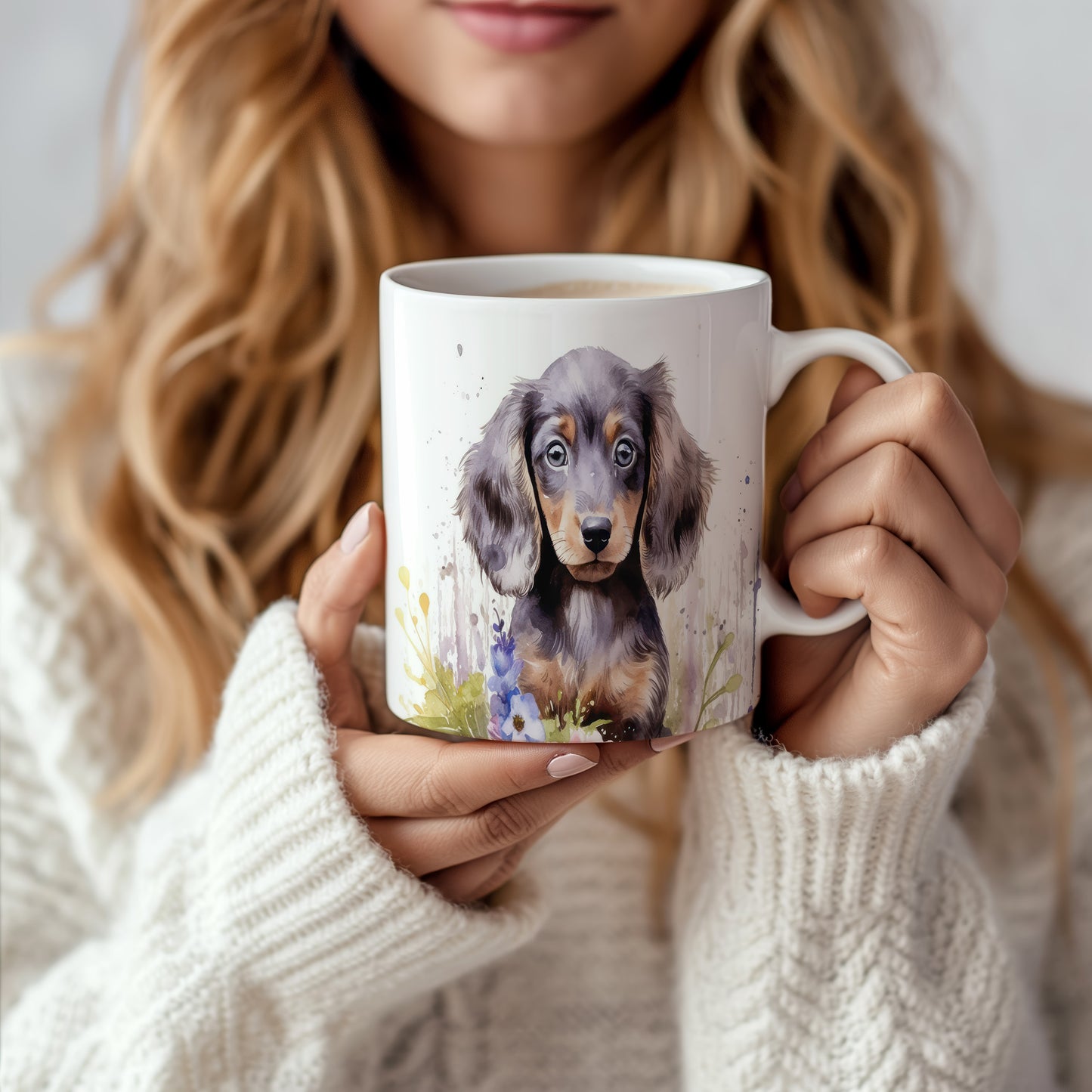 Hrnek s roztomilým dachshundem v květinovém stylu