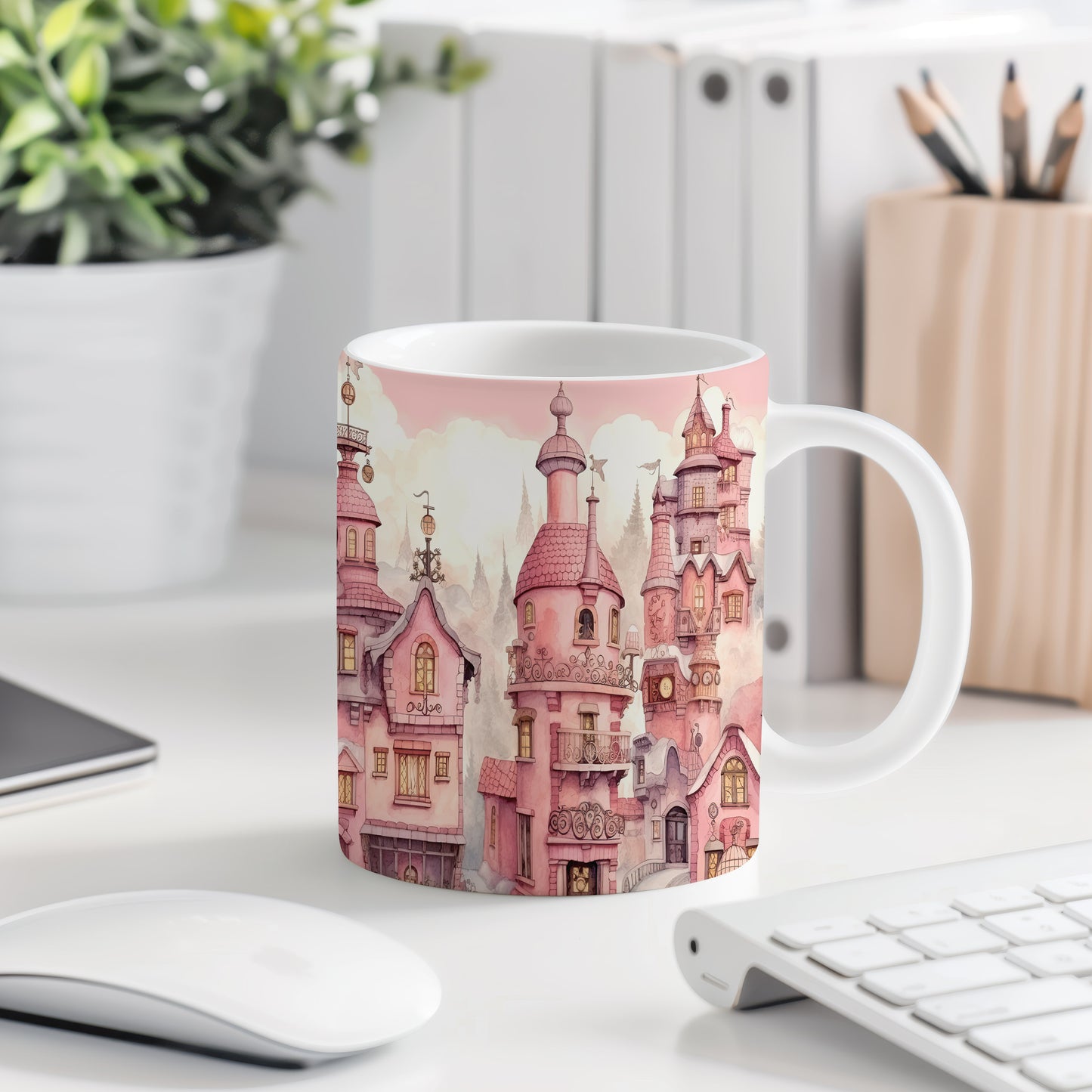 Hrnek s fantazijní architekturou v růžových tónech
