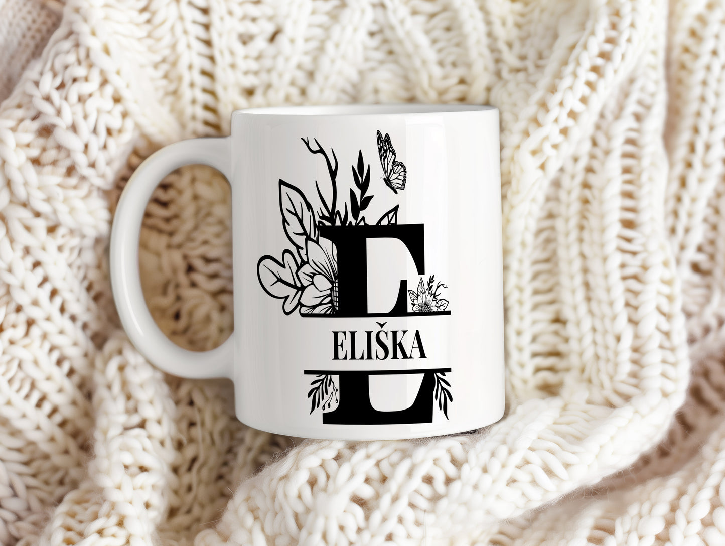 Hrnek se jménem Eliška – květinový monogram