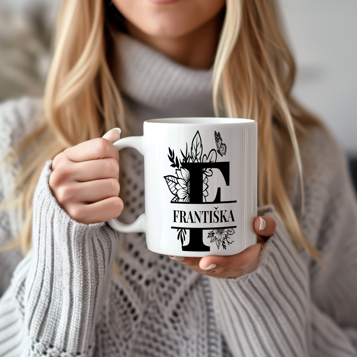 Hrnek se jménem Františka – květinový monogram