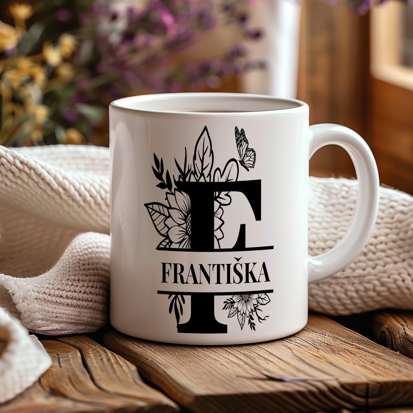 Hrnek se jménem Františka – květinový monogram