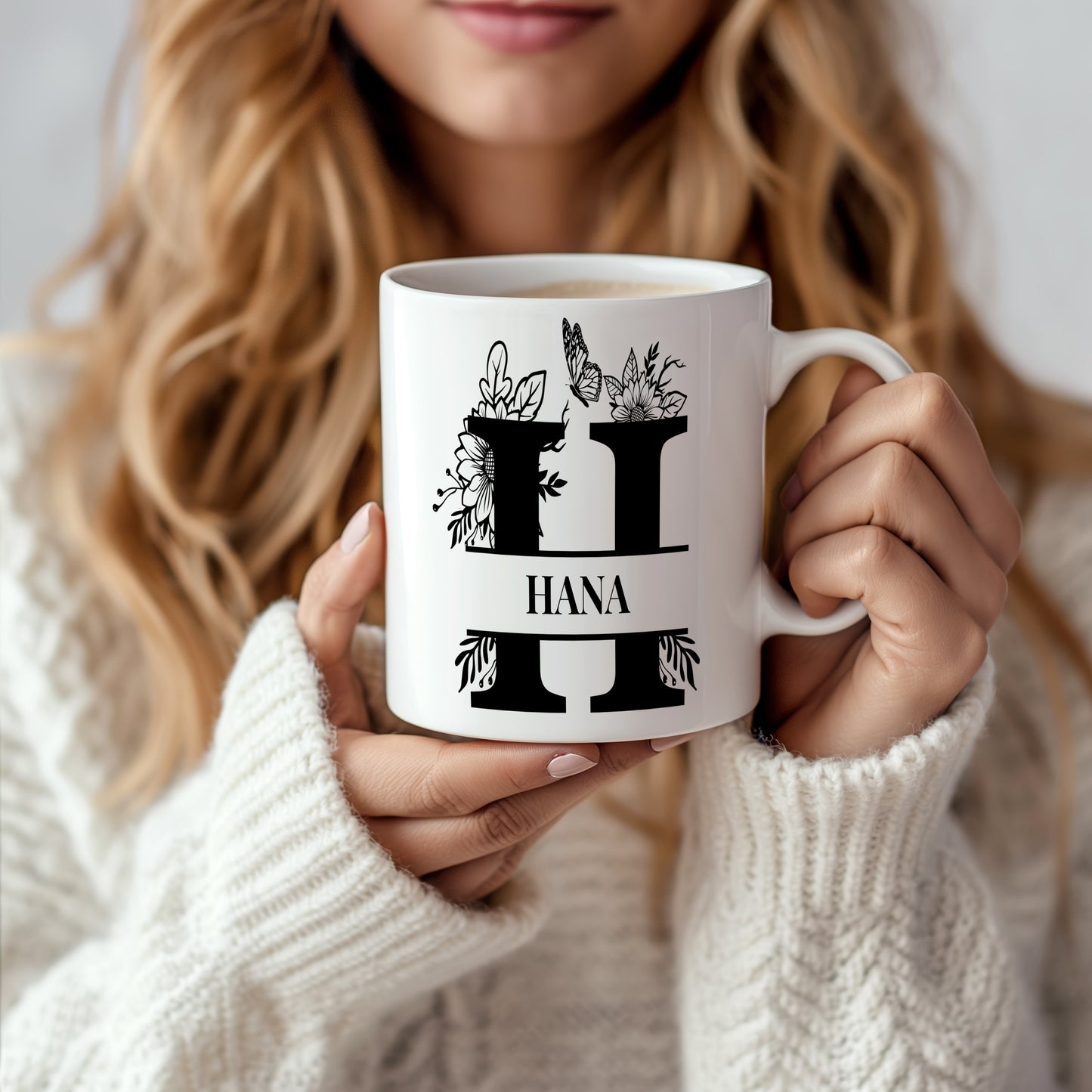 Hrnek se jménem Hana – květinový monogram