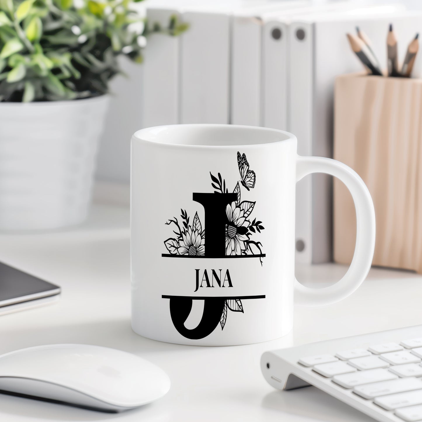 Hrnek se jménem Jana – květinový monogram