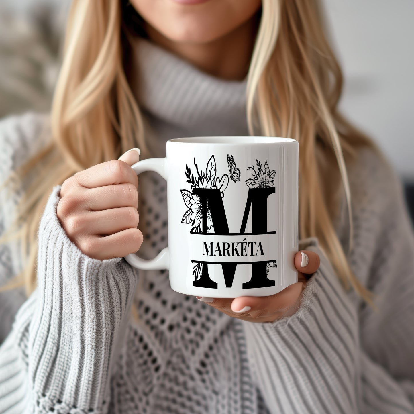 Hrnek se jménem MARKÉTA – květinový monogram
