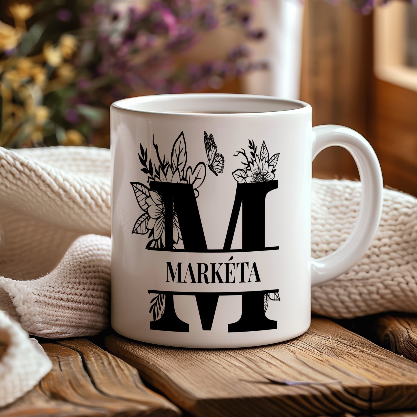 Hrnek se jménem MARKÉTA – květinový monogram