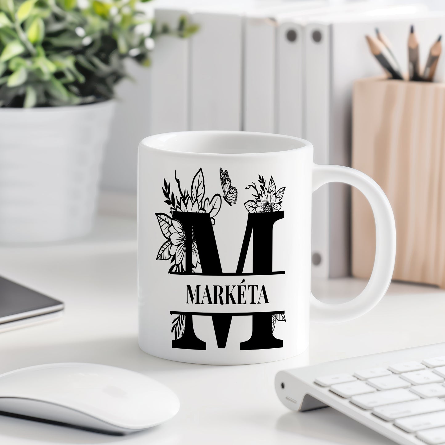 Hrnek se jménem MARKÉTA – květinový monogram