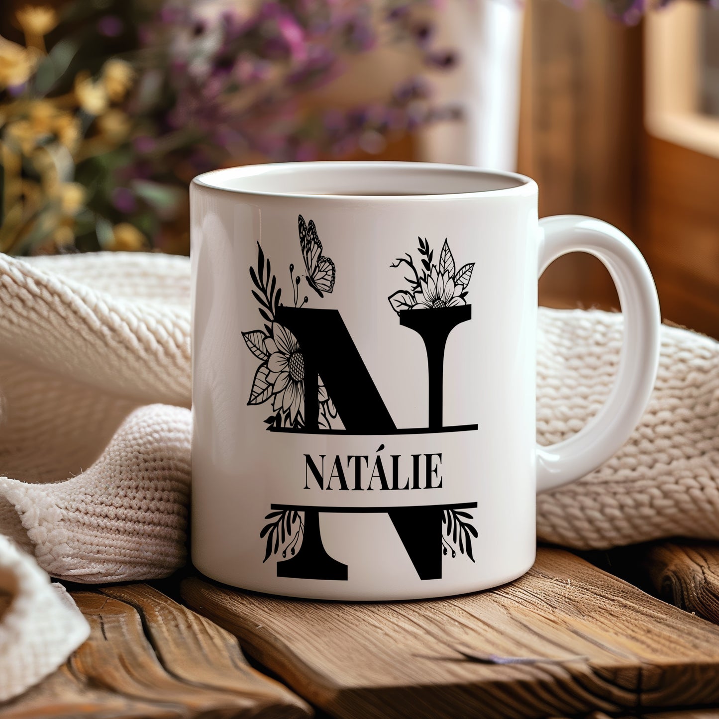 Hrnek se jménem NATÁLIE – květinový monogram