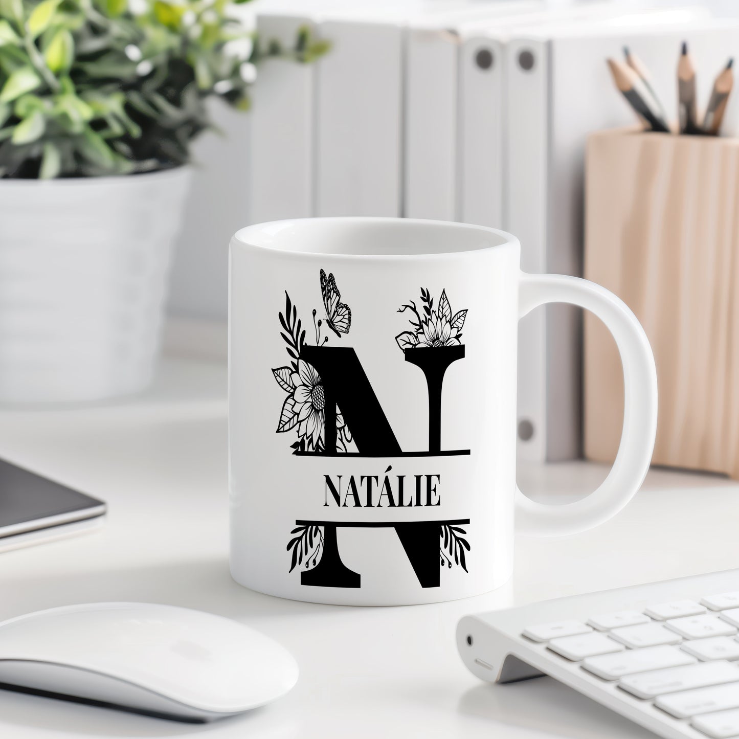 Hrnek se jménem NATÁLIE – květinový monogram