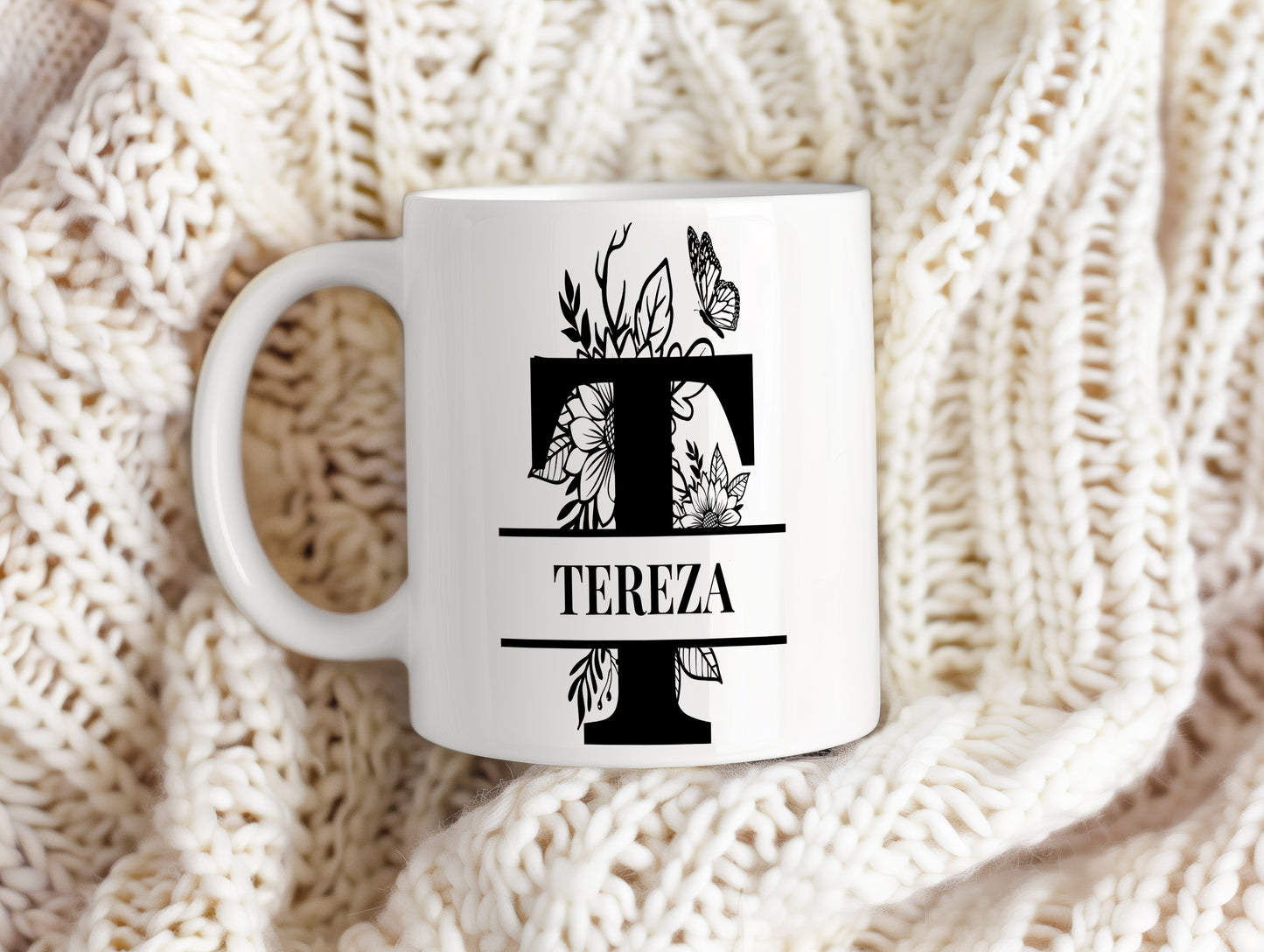 Hrnek se jménem Tereza – květinový monogram