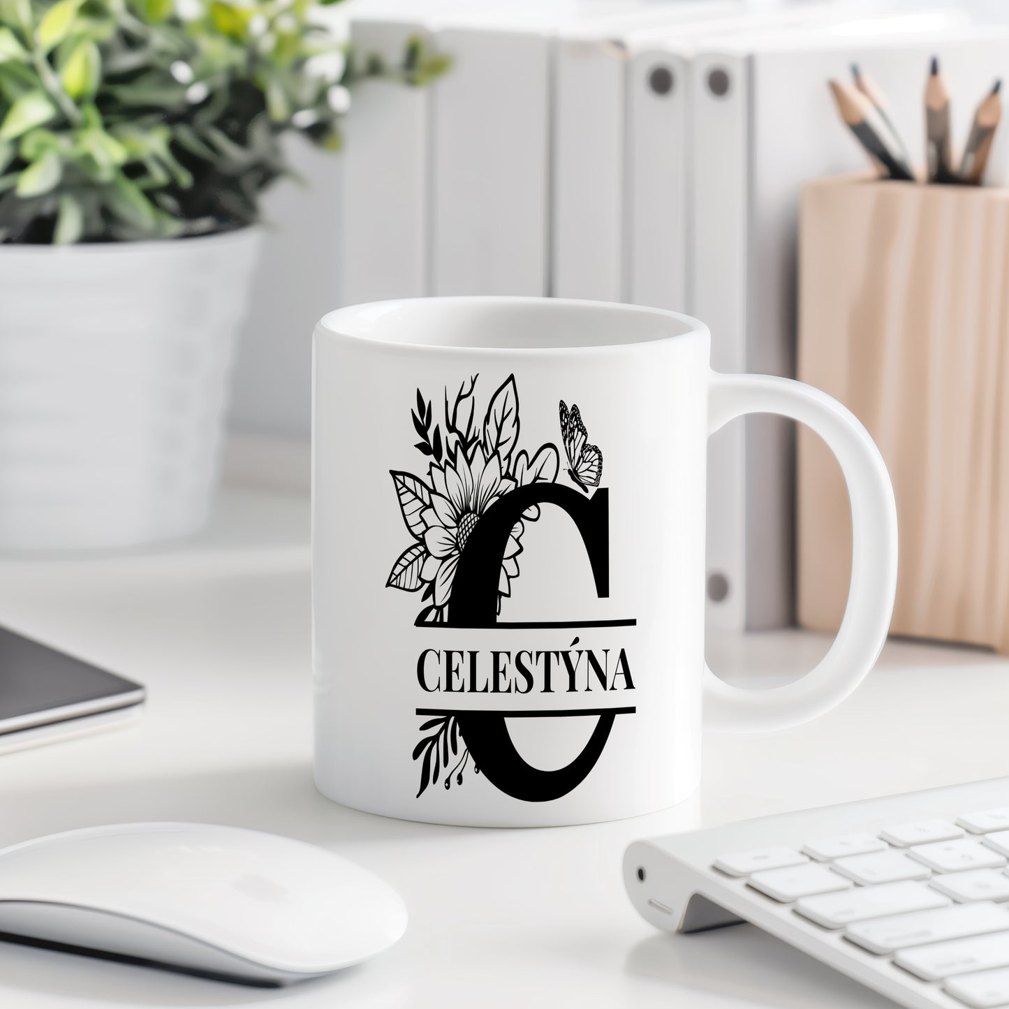 Hrnek se jménem Celestýna – květinový monogram