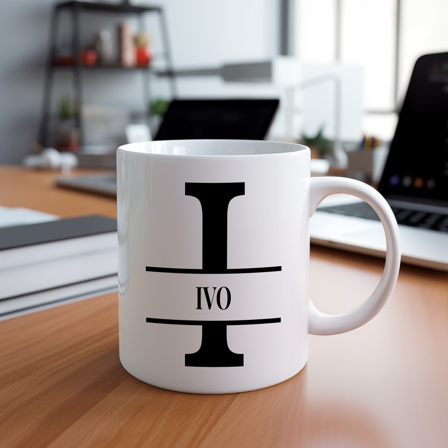 Hrnek se jménem Ivo – monogramový design