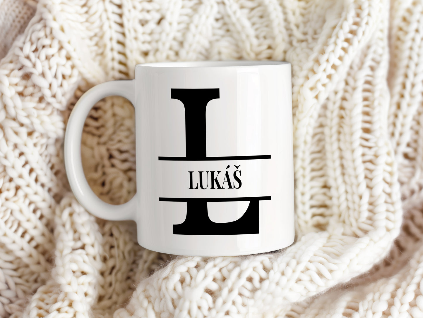 Hrnek se jménem LUKÁŠ – monogramový design
