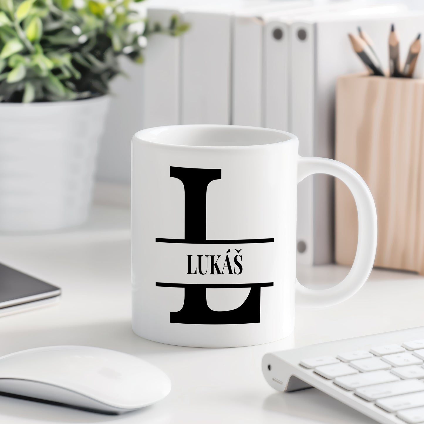 Hrnek se jménem LUKÁŠ – monogramový design