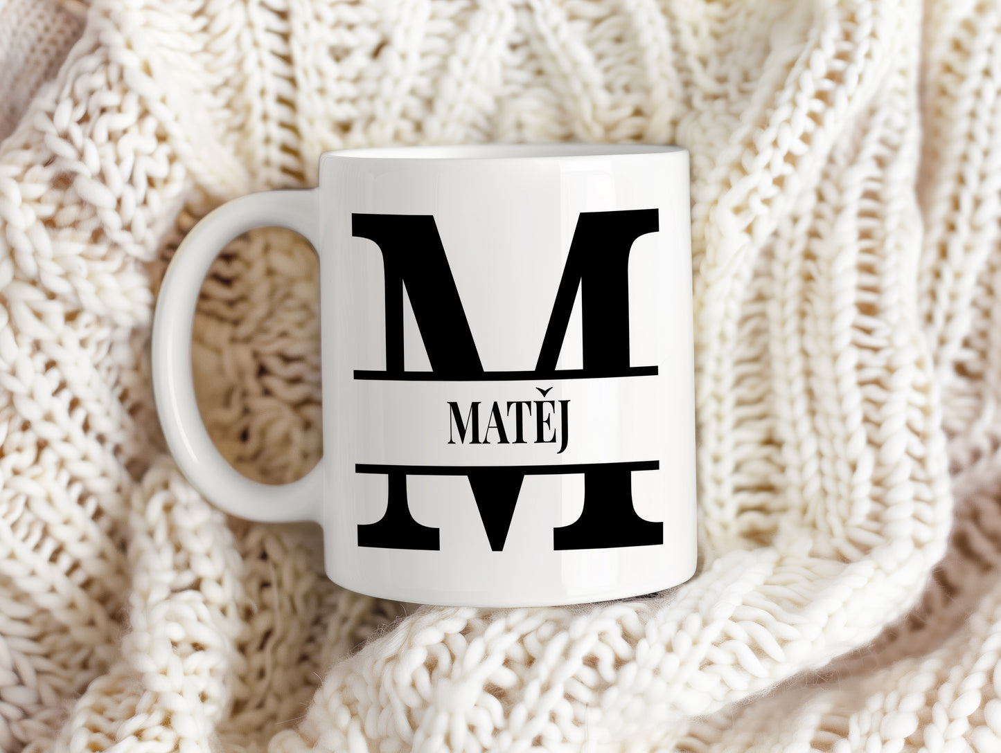 Hrnek se jménem MATĚJ – monogramový design