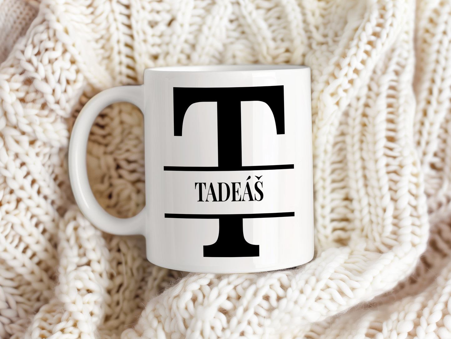Hrnek se jménem Tadeáš – monogramový design