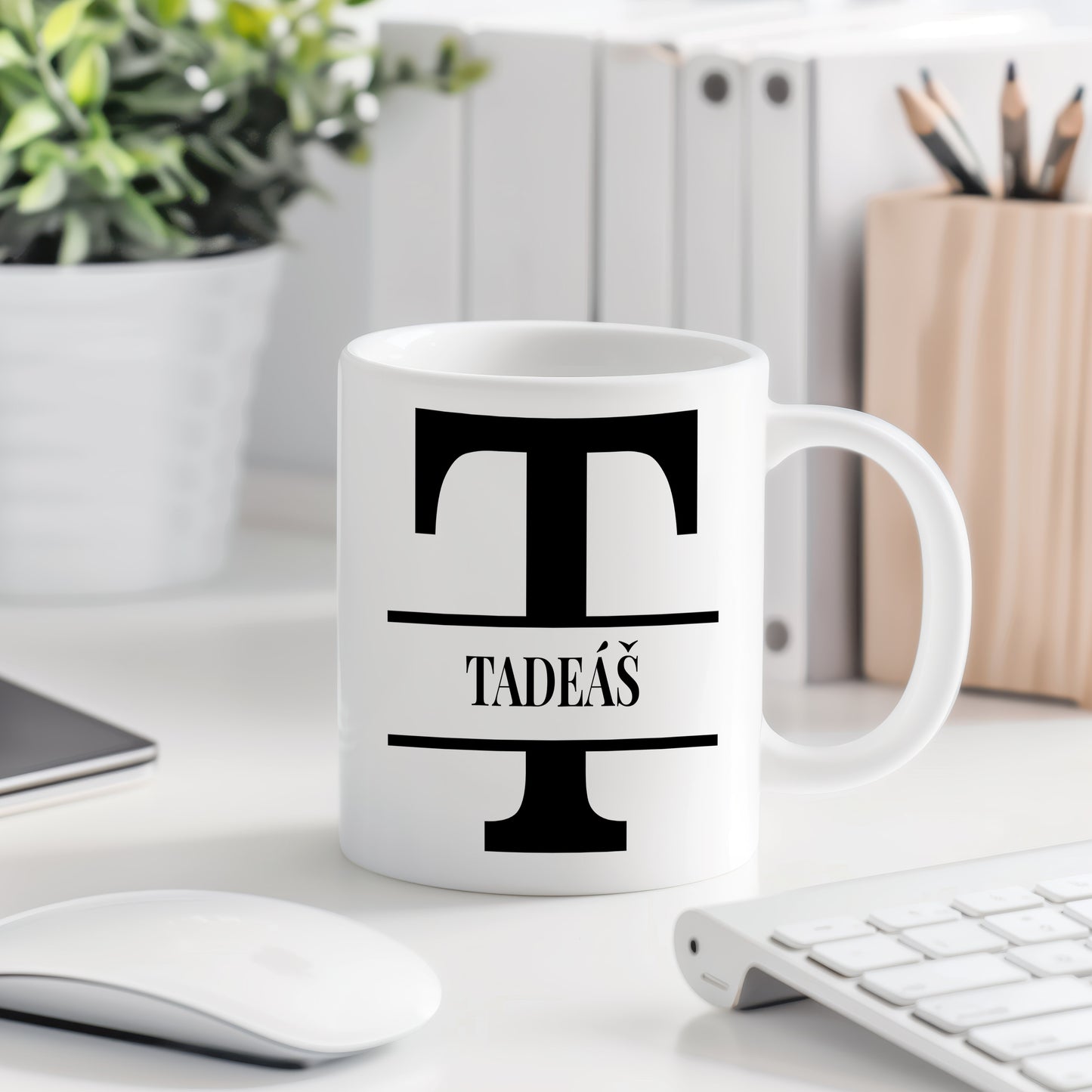 Hrnek se jménem Tadeáš – monogramový design