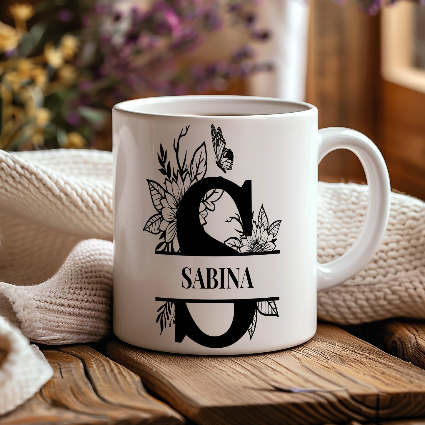 Hrnek se jménem Sabina – květinový monogram