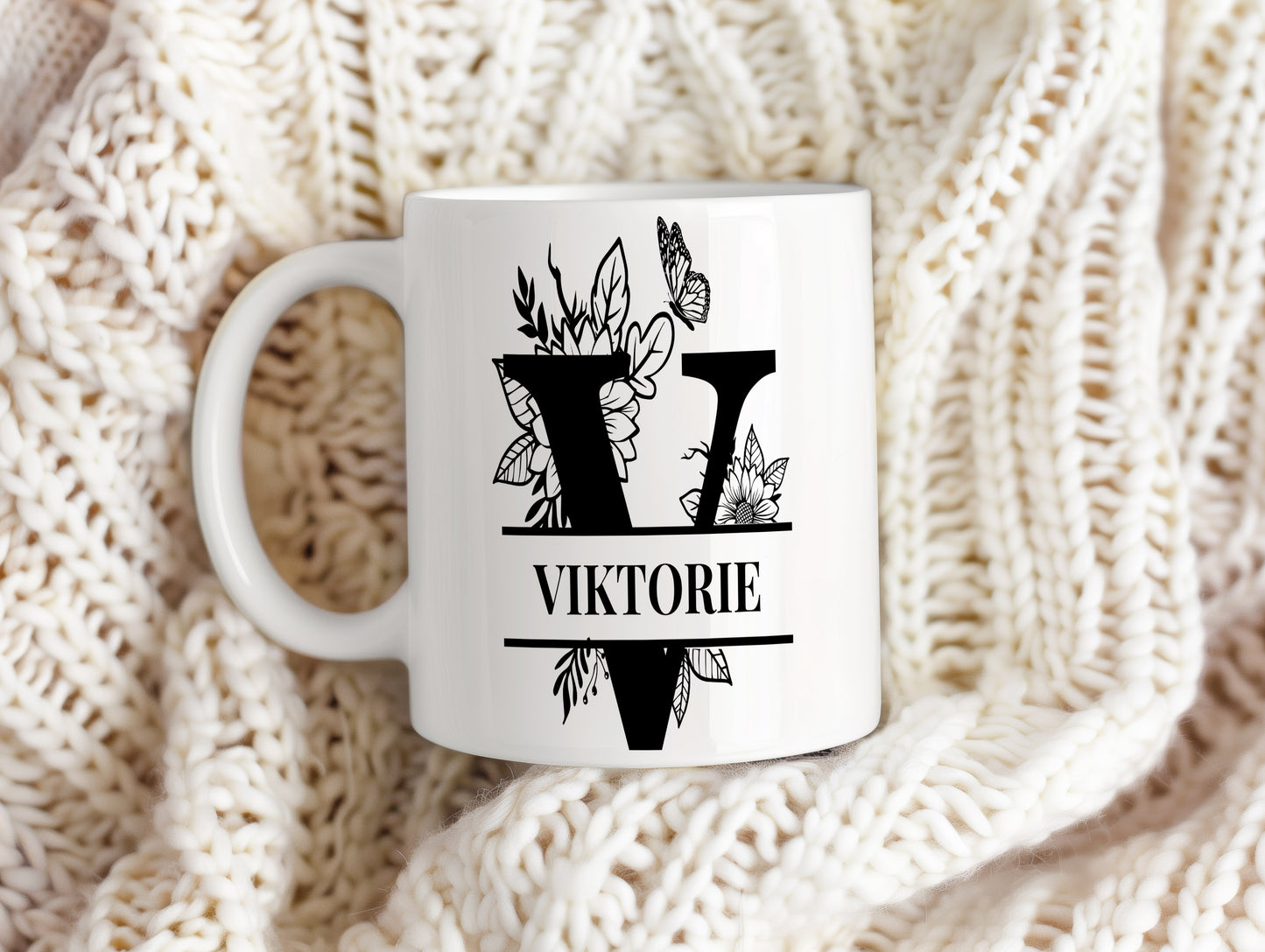 Hrnek se jménem Viktorie – květinový monogram