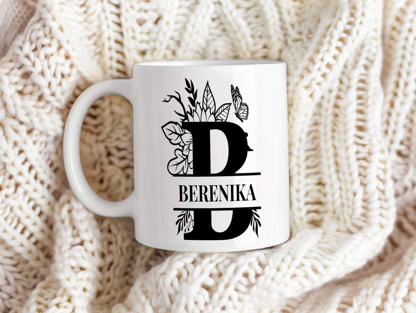 Hrnek se jménem Berenika – květinový monogram