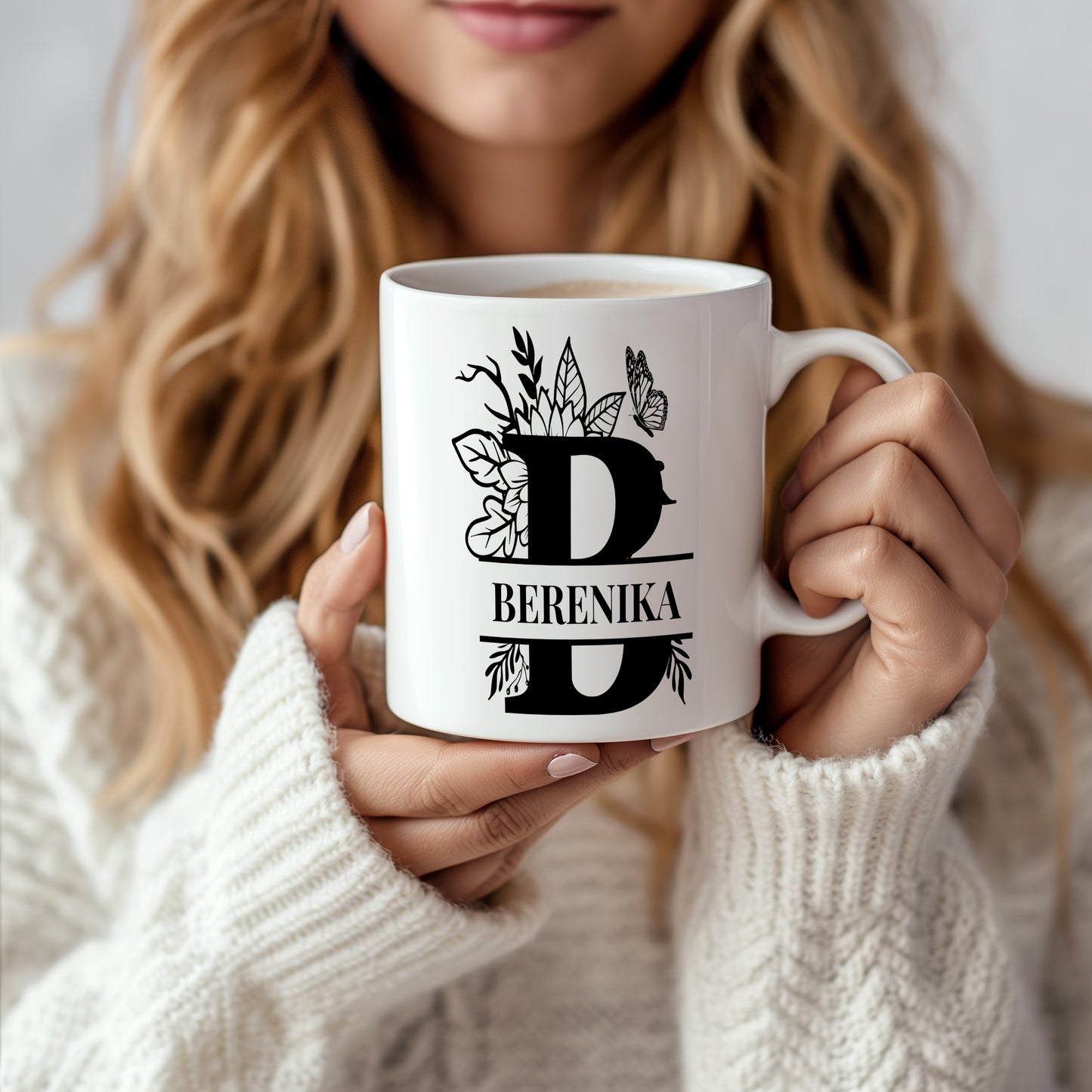 Hrnek se jménem Berenika – květinový monogram