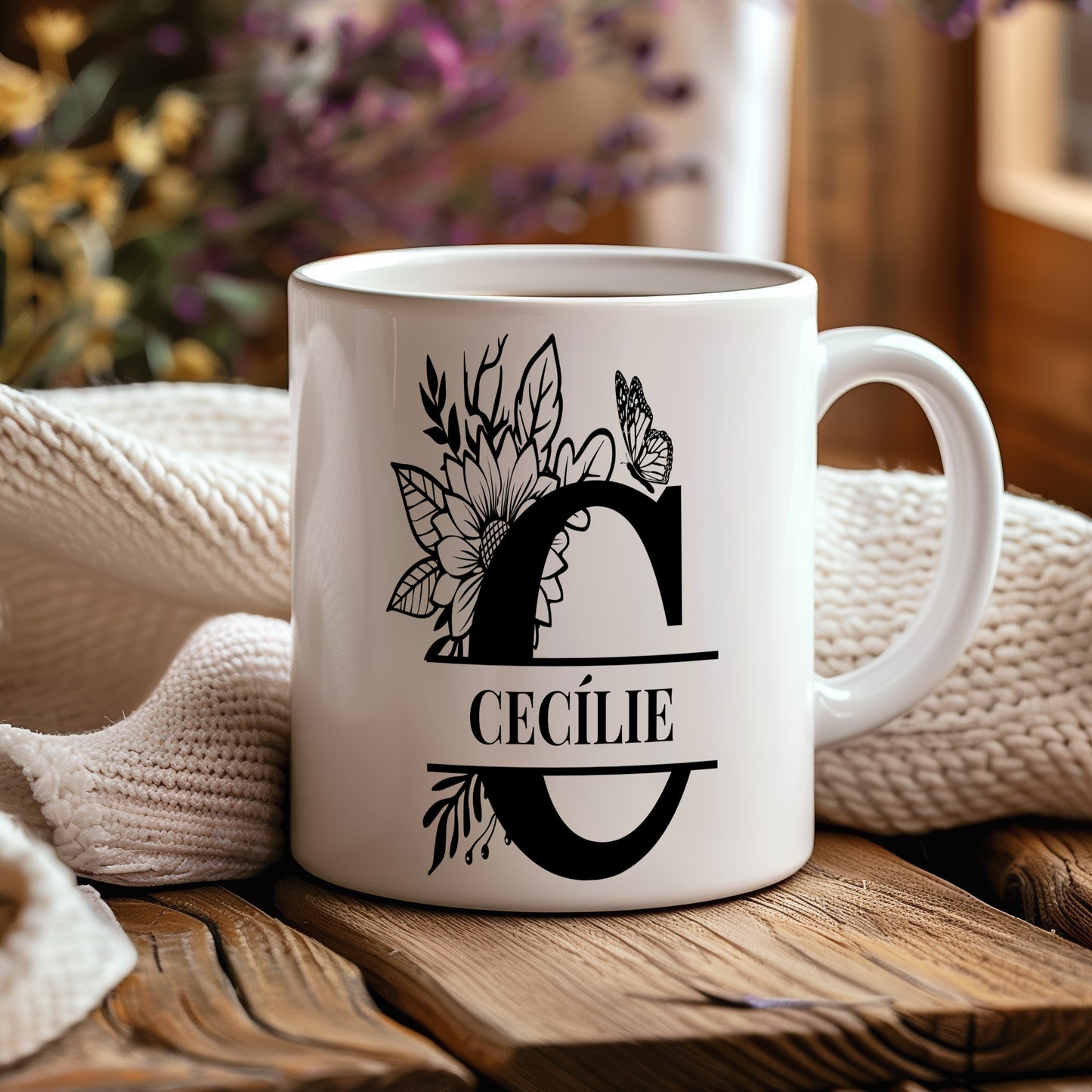 Hrnek se jménem Cecílie – květinový monogram