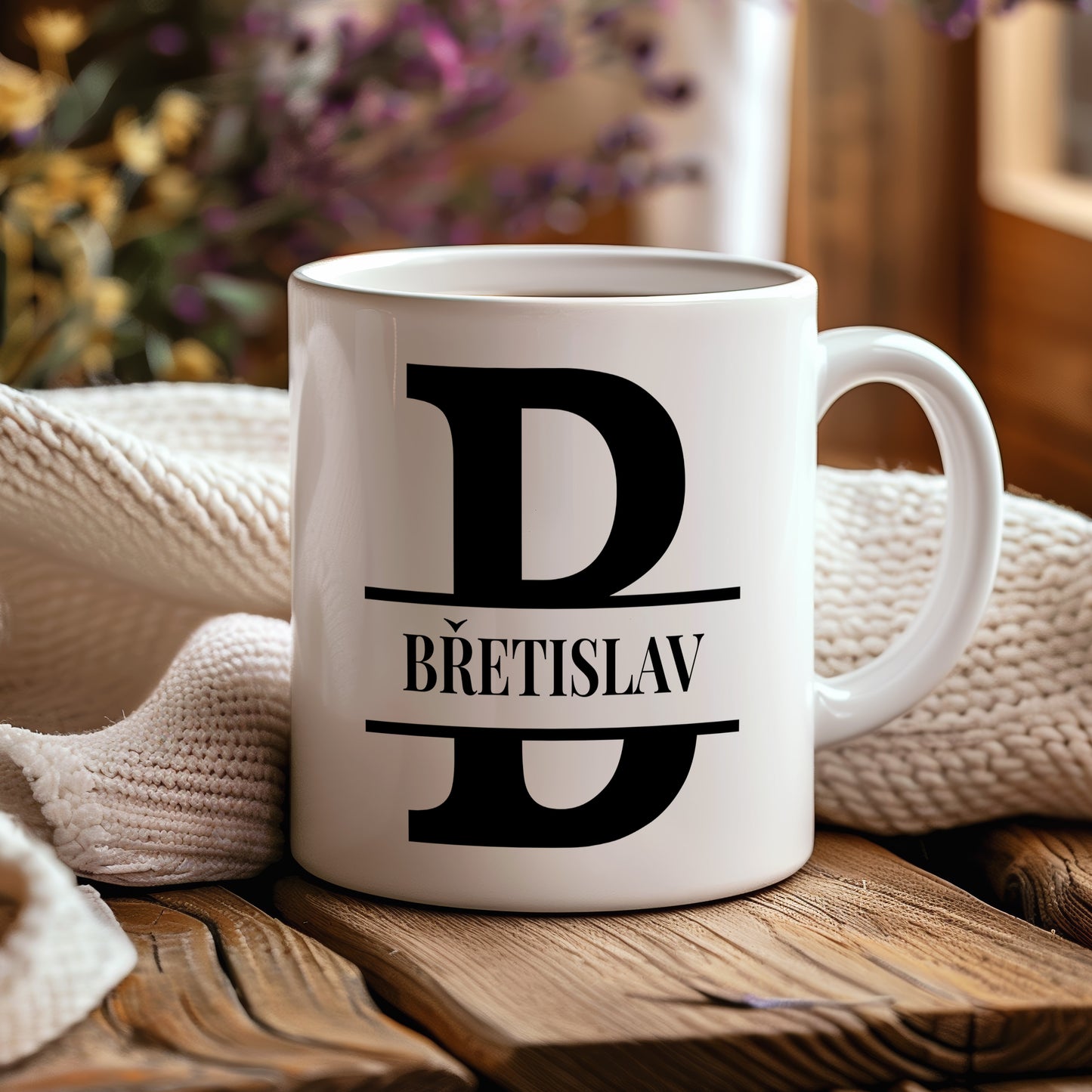 Hrnek se jménem Břetislav – monogramový design