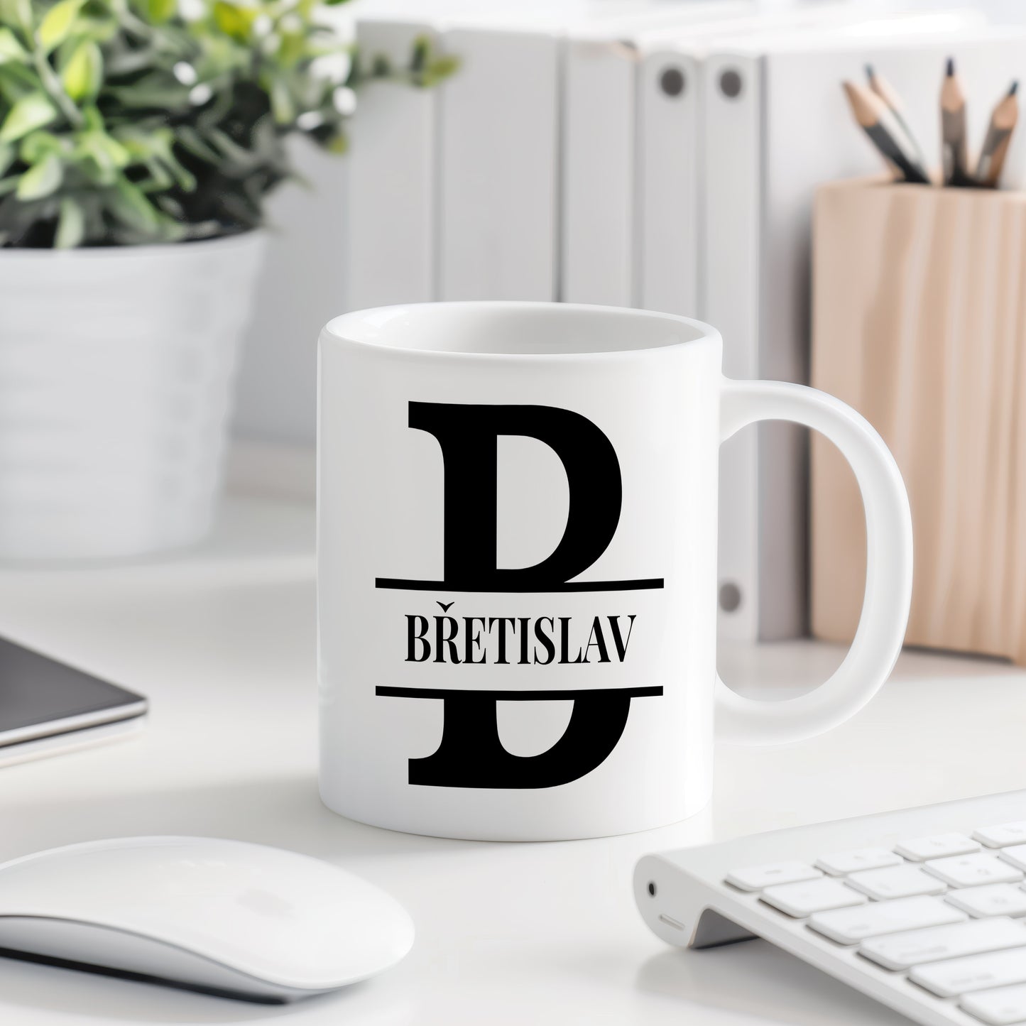 Hrnek se jménem Břetislav – monogramový design