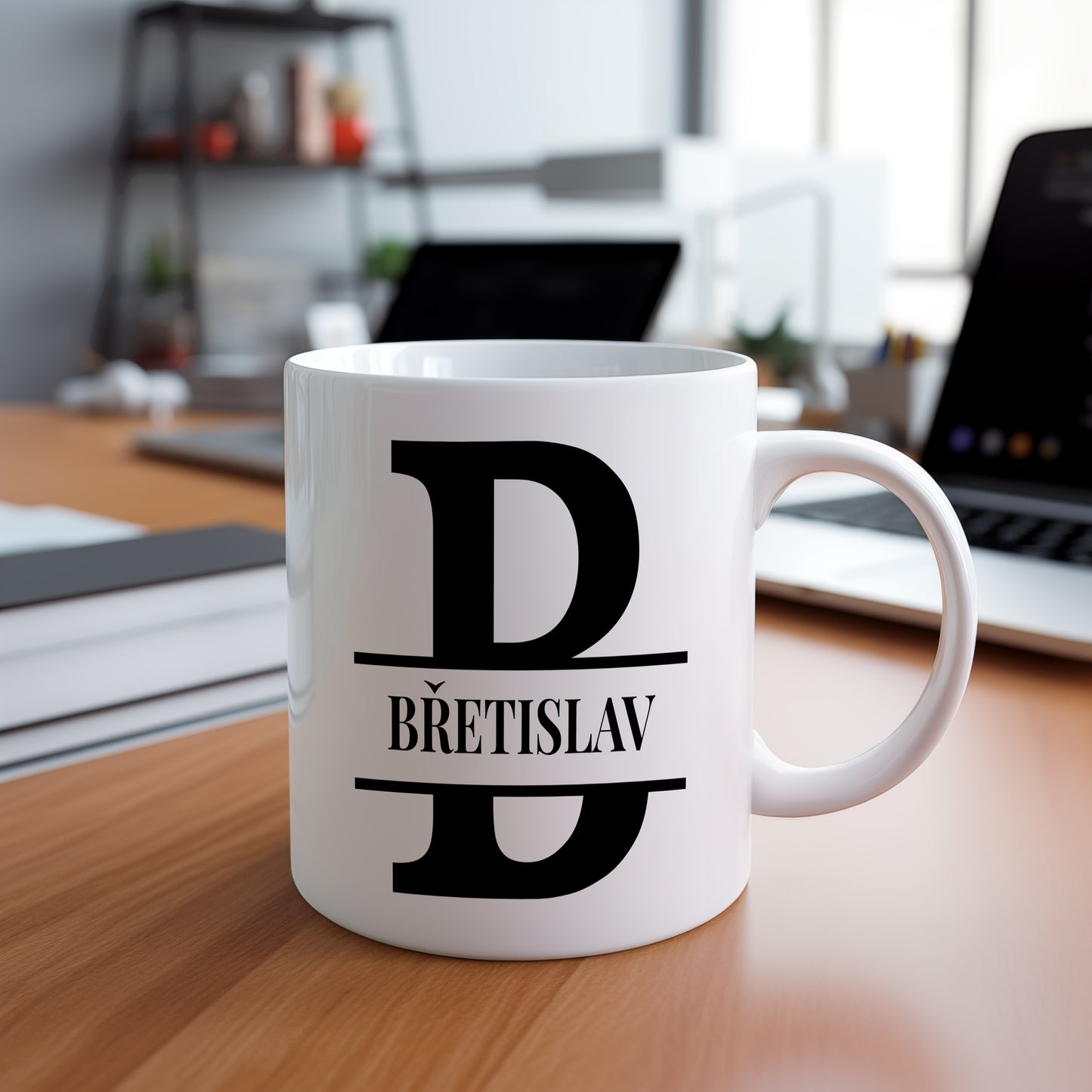 Hrnek se jménem Břetislav – monogramový design