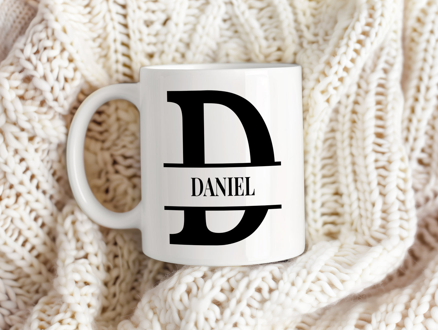 Hrnek se jménem Daniel – monogramový design