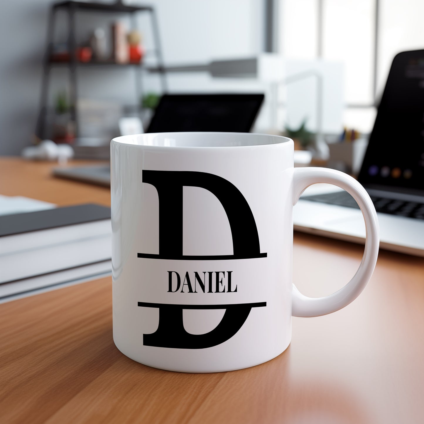 Hrnek se jménem Daniel – monogramový design