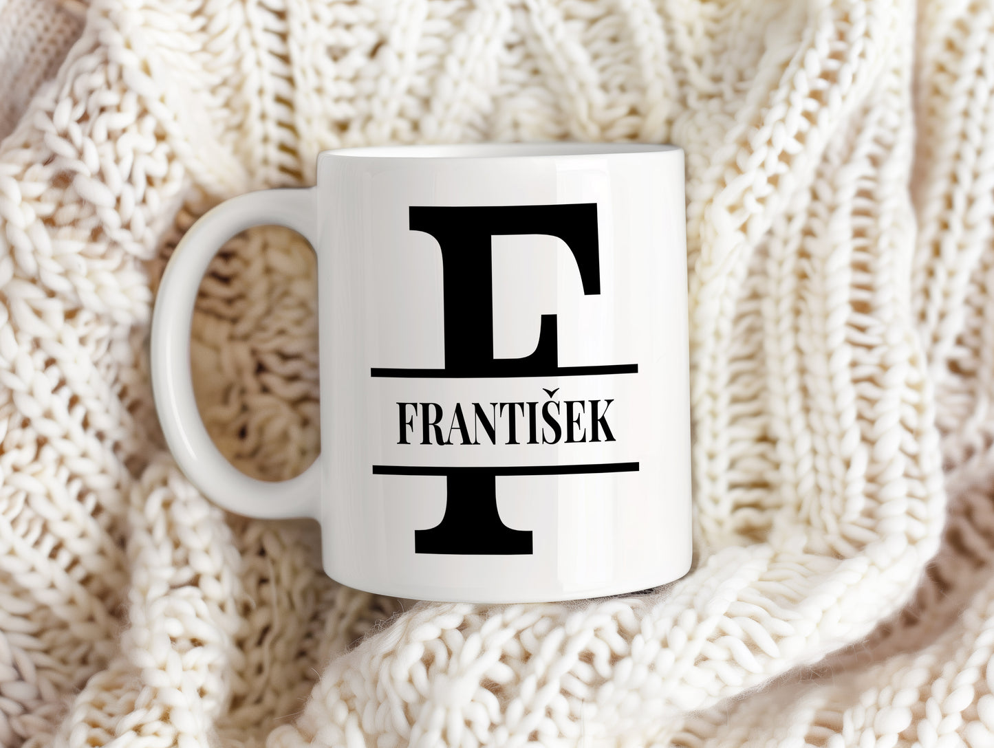 Hrnek se jménem František – monogramový design