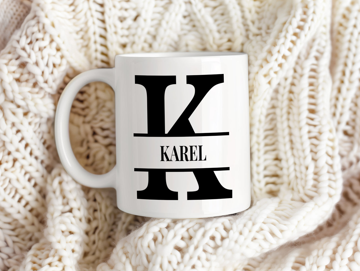 Hrnek se jménem Karel – monogramový design