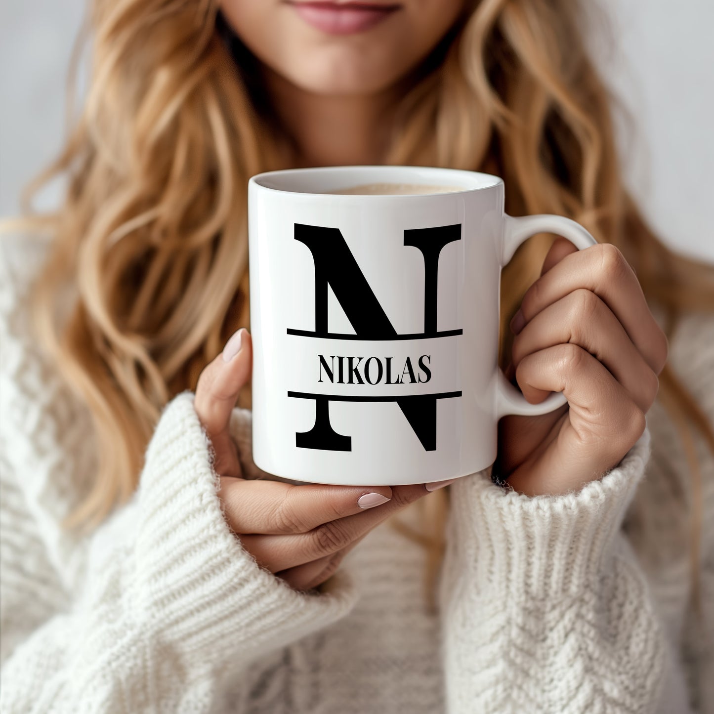 Hrnek se jménem Nikolas – monogramový design