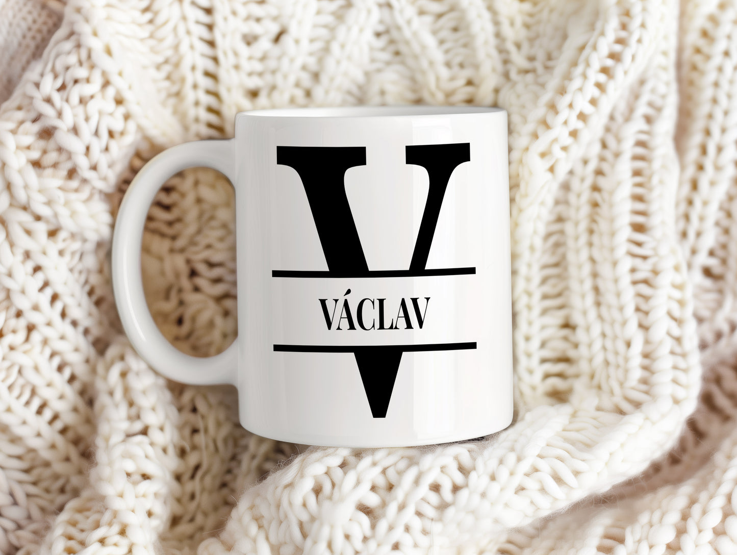 Hrnek se jménem Václav – monogramový design