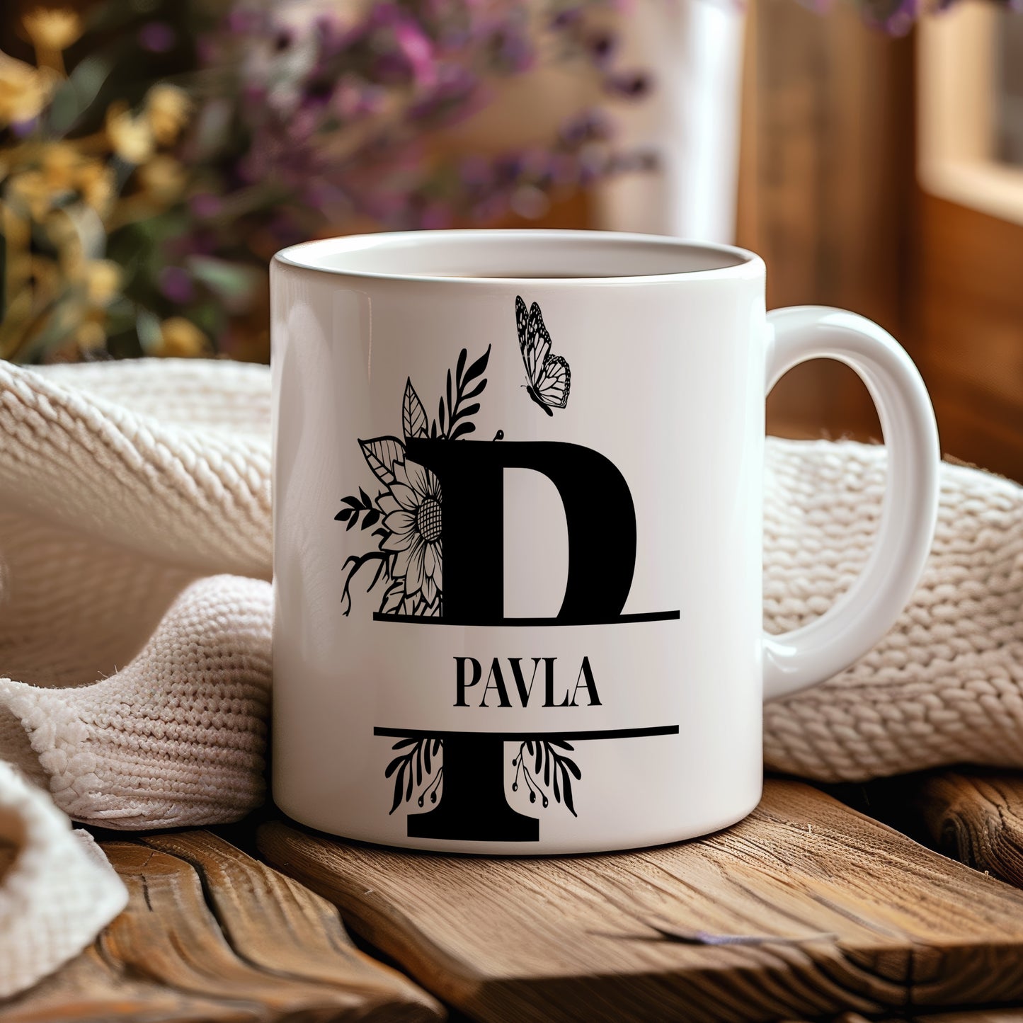 Hrnek se jménem Pavla – květinový monogram
