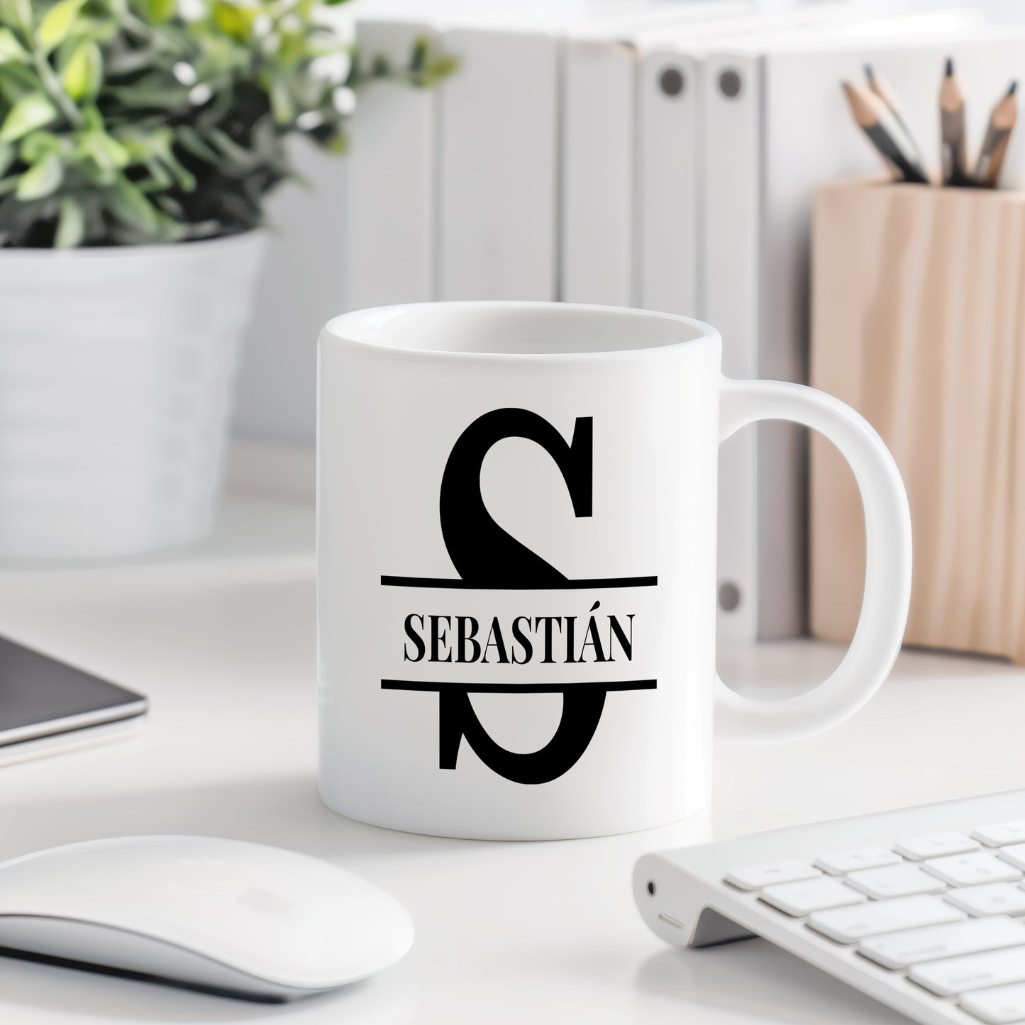 Hrnek se jménem Sebastián – monogramový design