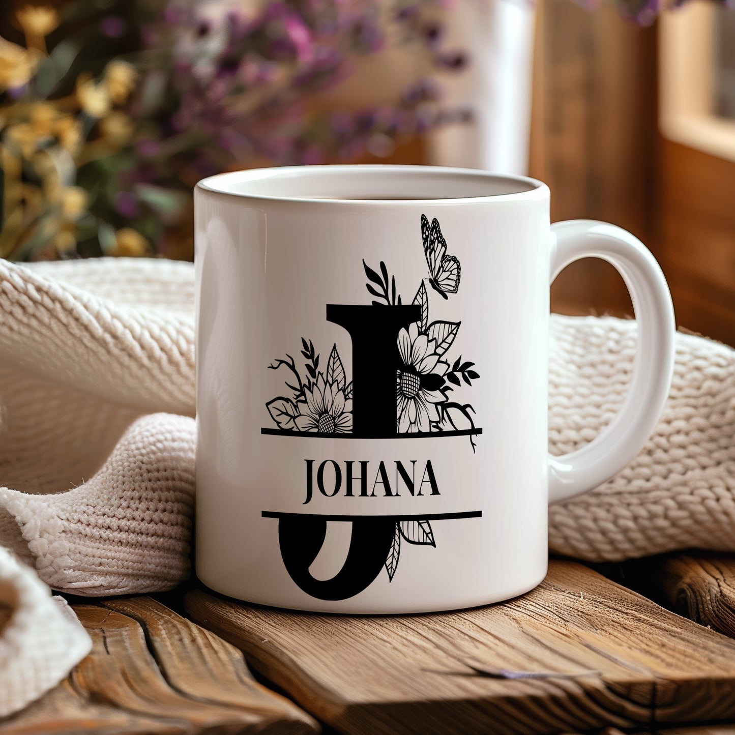 Hrnek se jménem Johana – květinový monogram