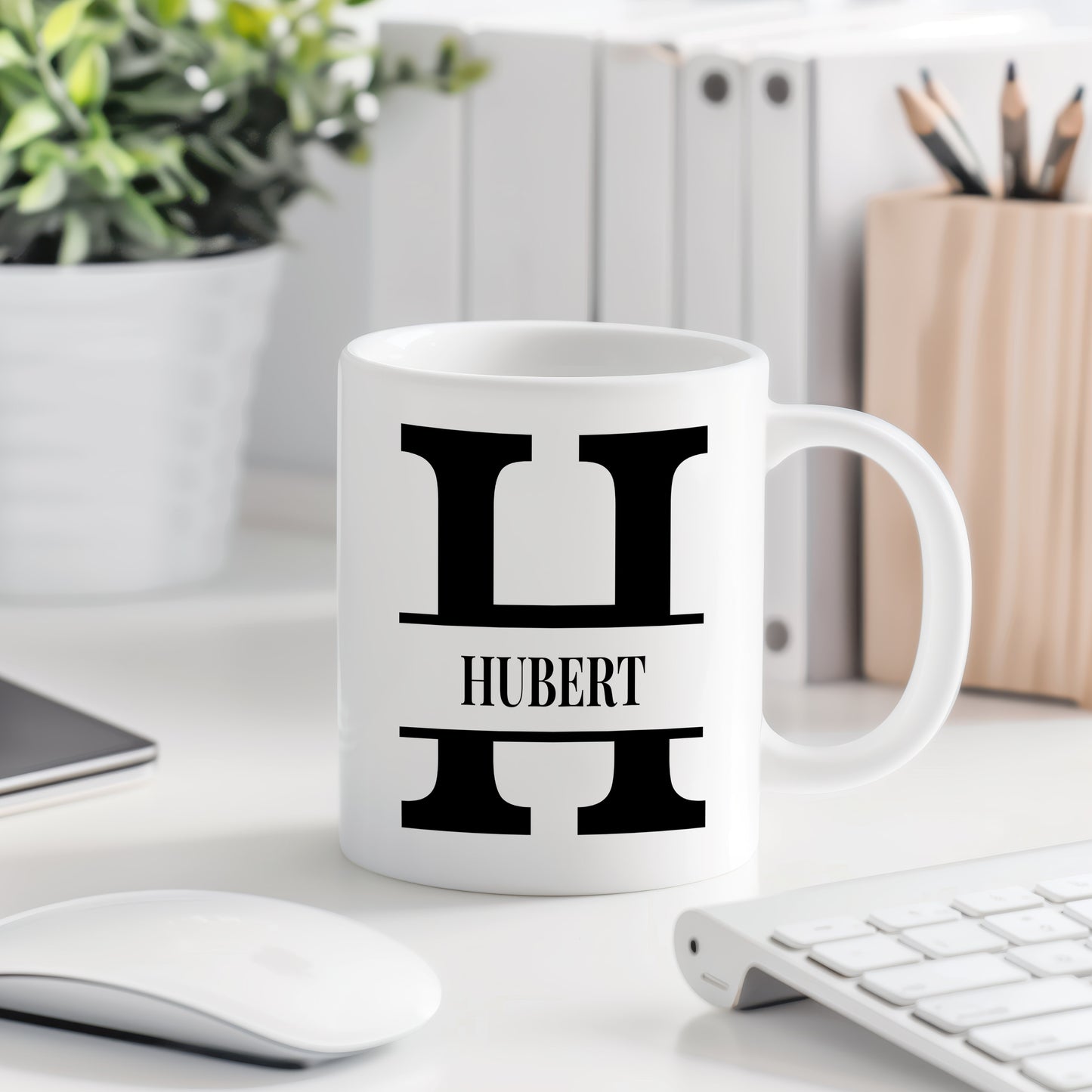 Hrnek se jménem Hubert – monogramový design