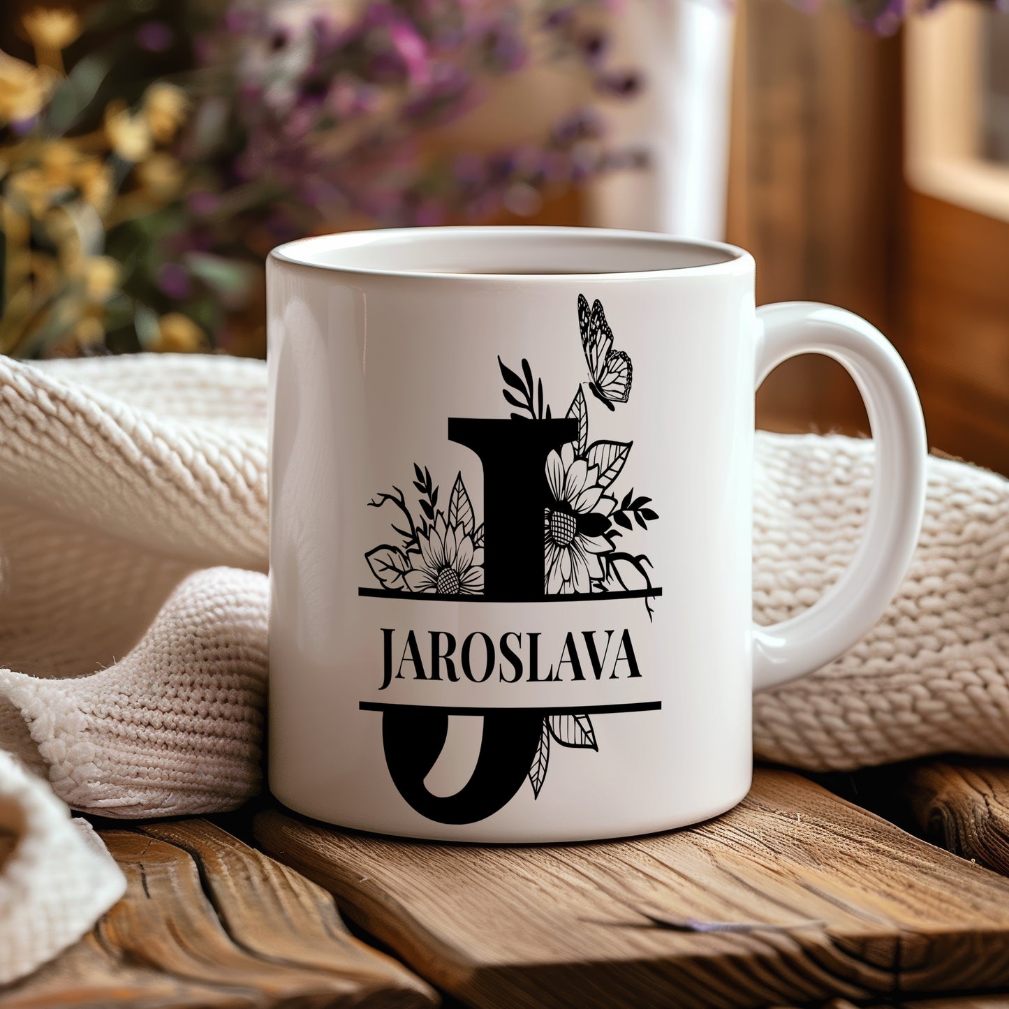 Hrnek se jménem Jaroslava – květinový monogram