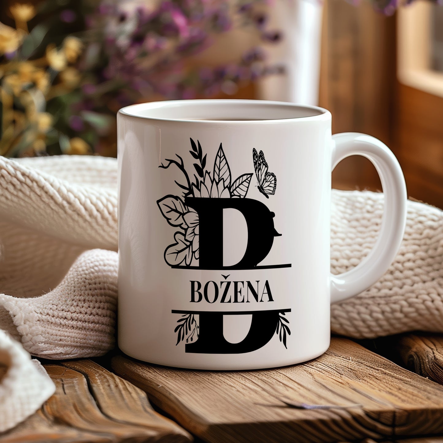 Hrnek se jménem Božena – květinový monogram