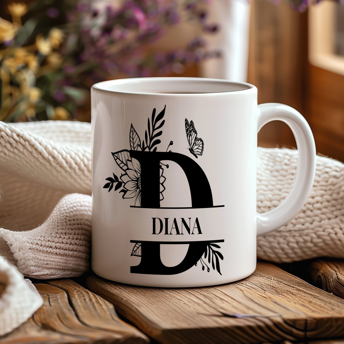 Hrnek se jménem Diana – květinový monogram