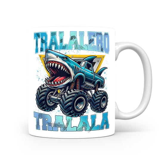Hrnek s italským brainrotem – Tralalero Tralala — žralok monster truck