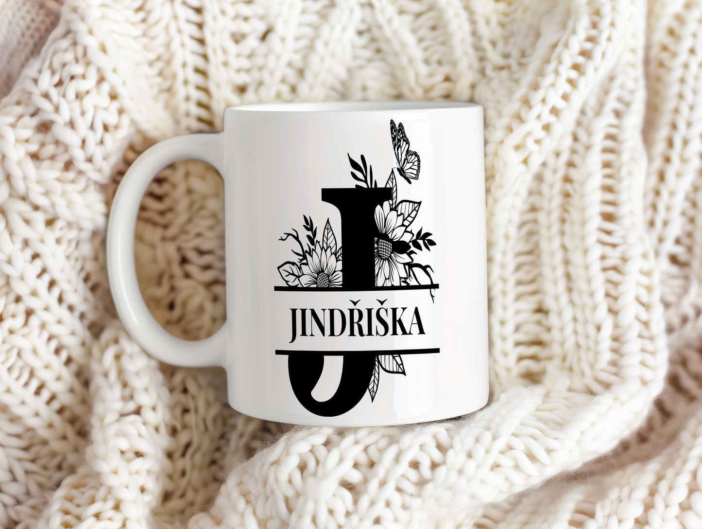Hrnek se jménem Jindřiška – květinový monogram