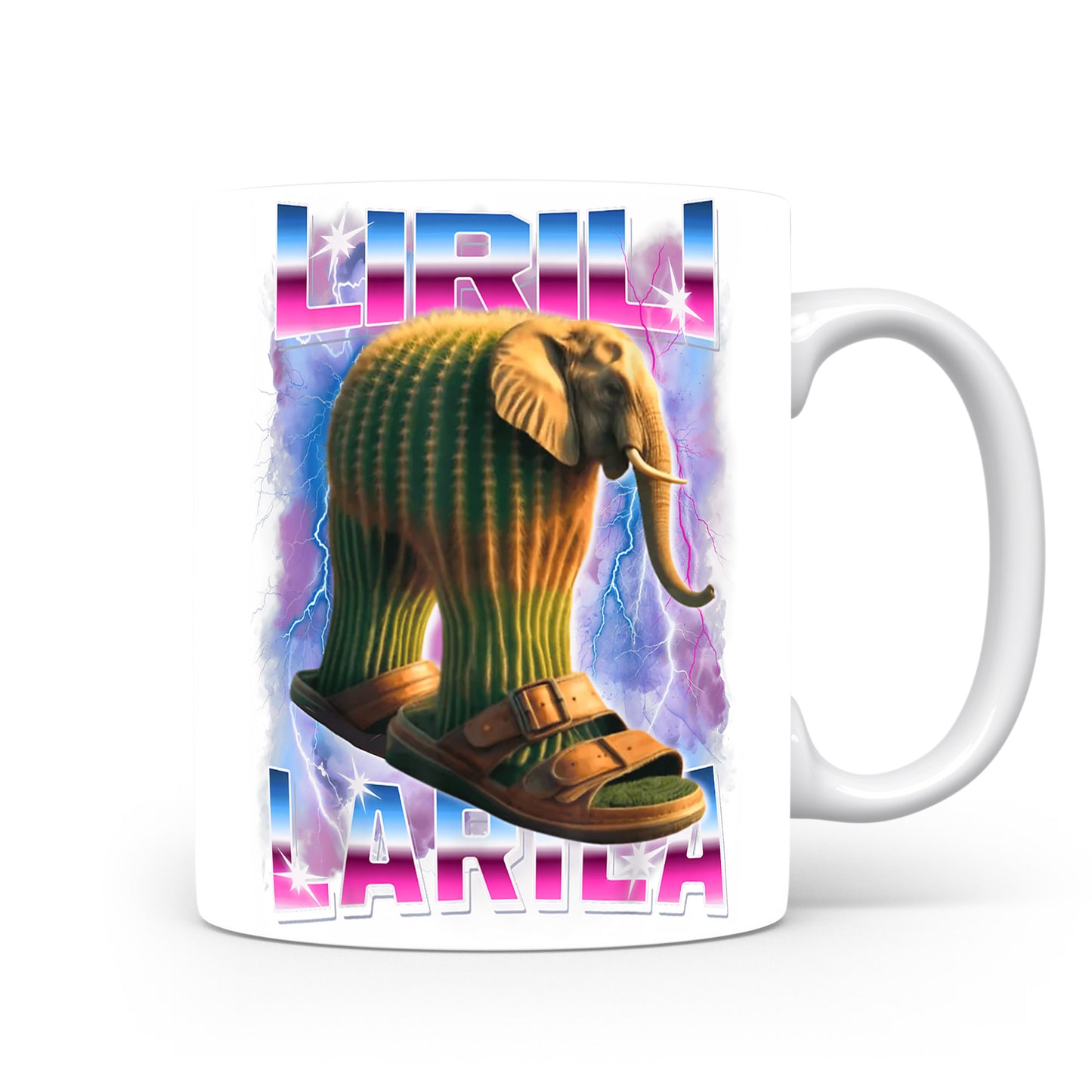 Hrnek s italským brainrotem – Lirili Larila (kaktusí slon a hodiny, růžové blesky)