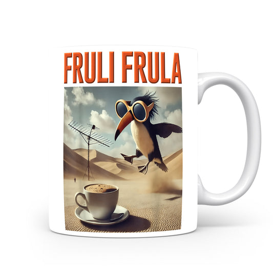 Hrnek s italským brainrotem – Fruli Frula — běžec s kávou v poušti