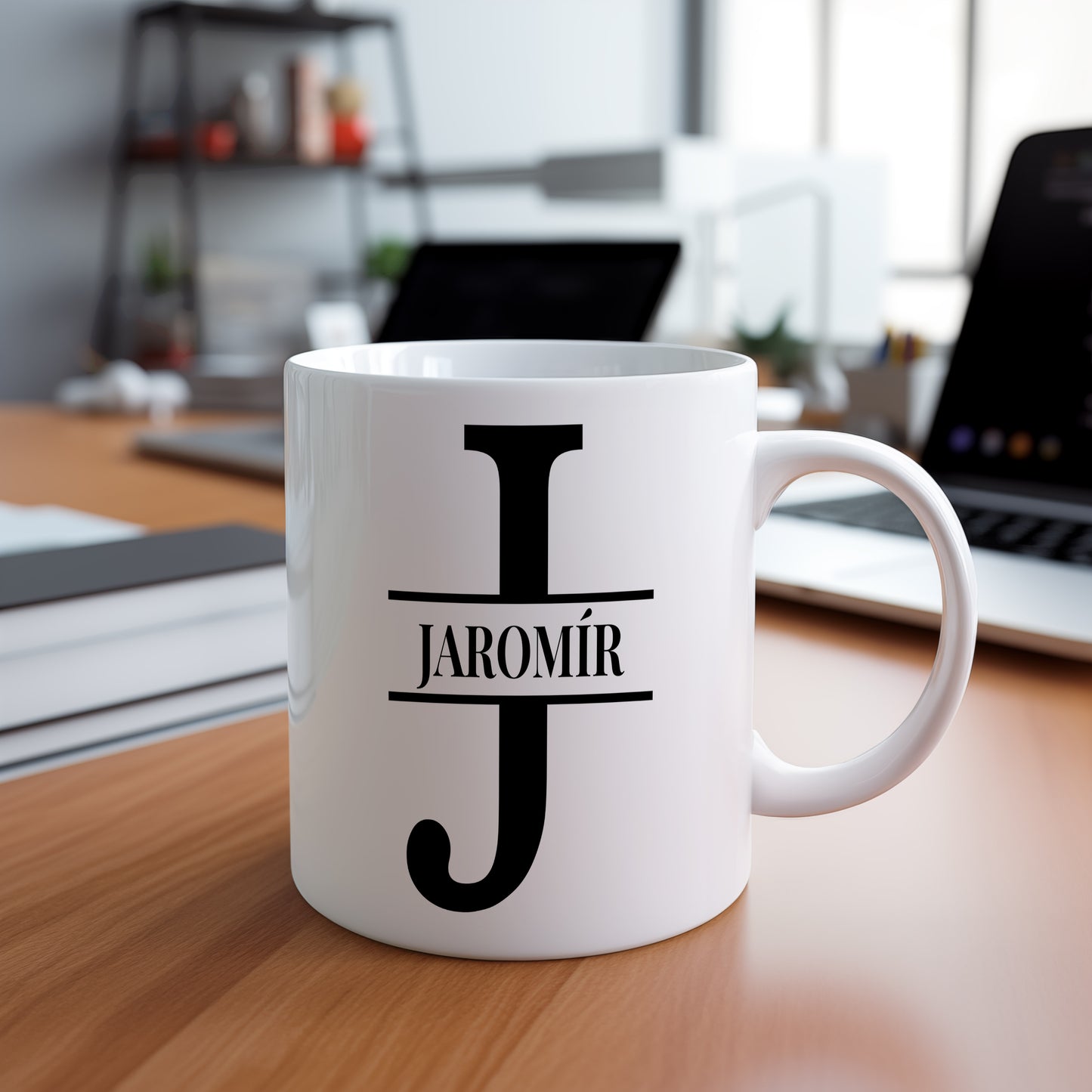 Hrnek se jménem Jaromír – monogramový design