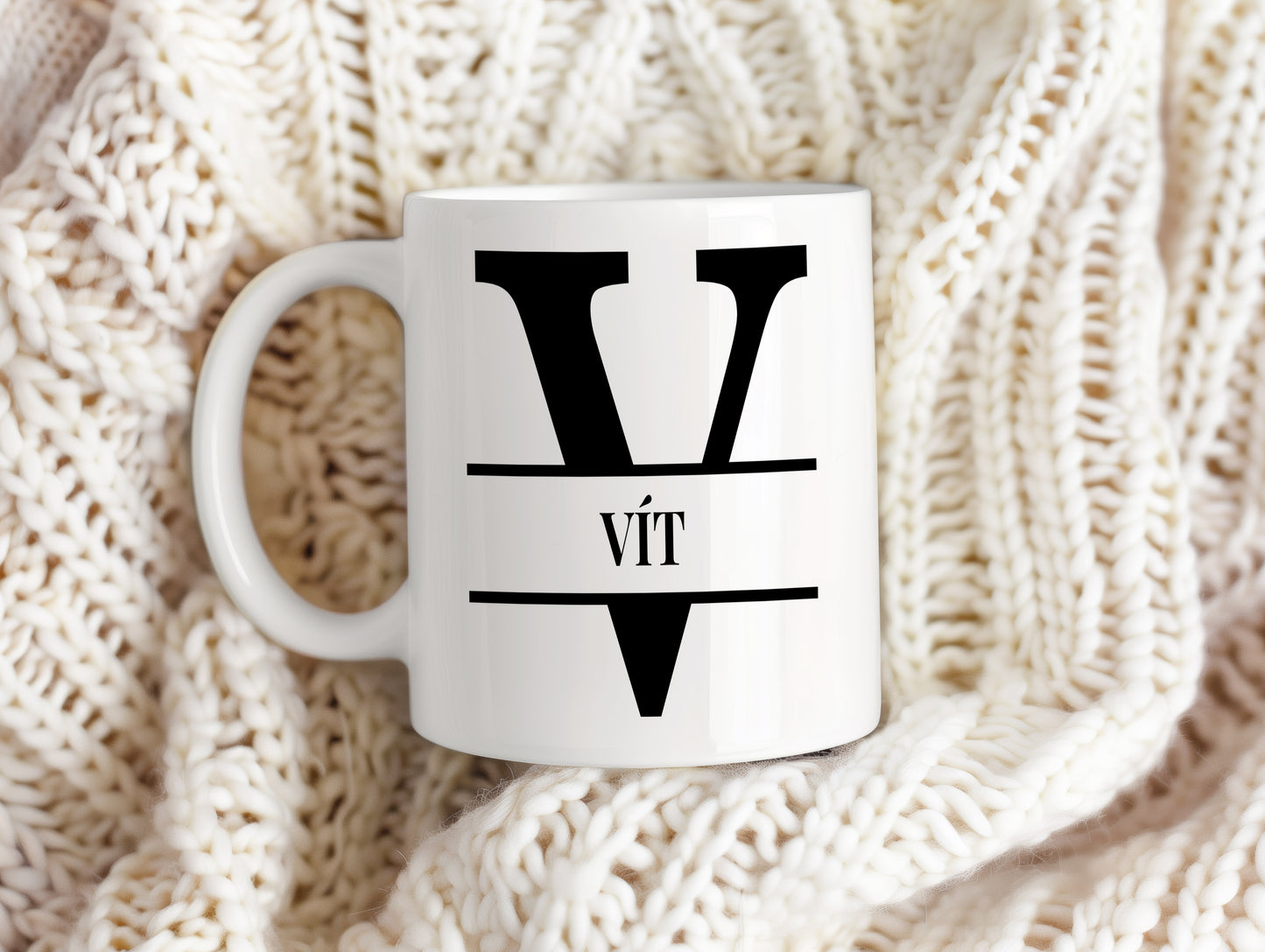 Hrnek se jménem Vít – monogramový design