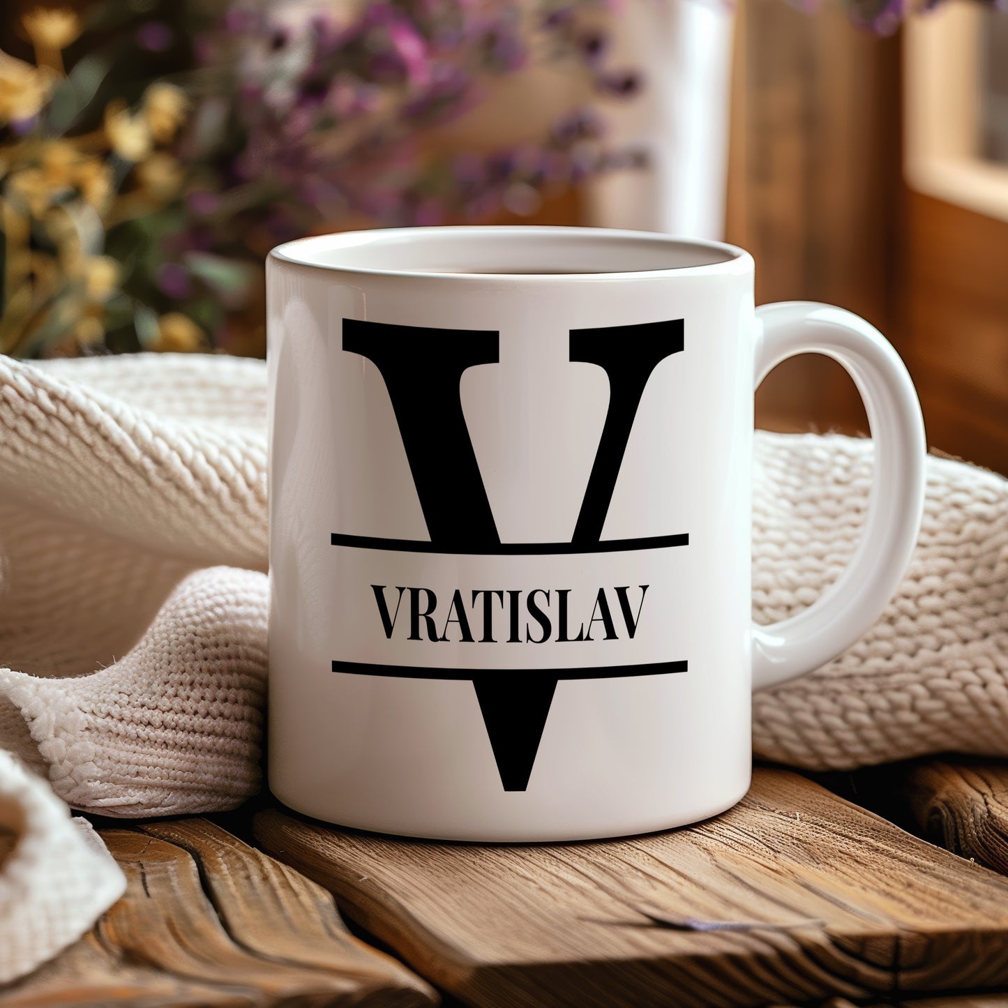 Hrnek se jménem Vratislav – monogramový design