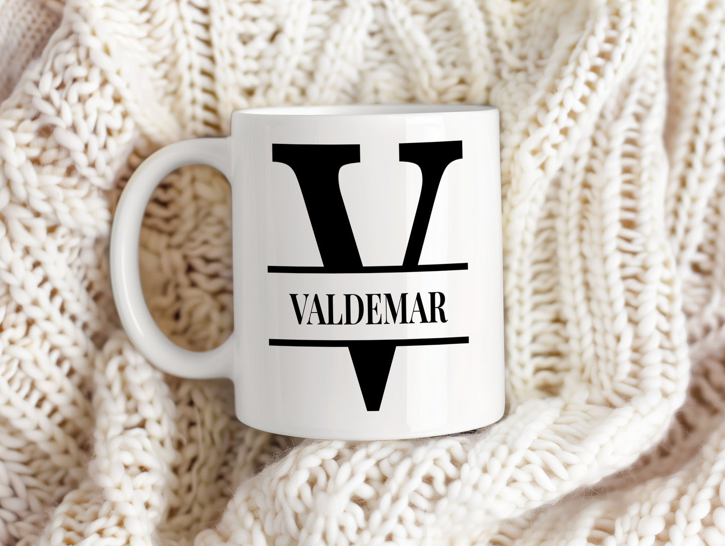 Hrnek se jménem Valdemar – monogramový design